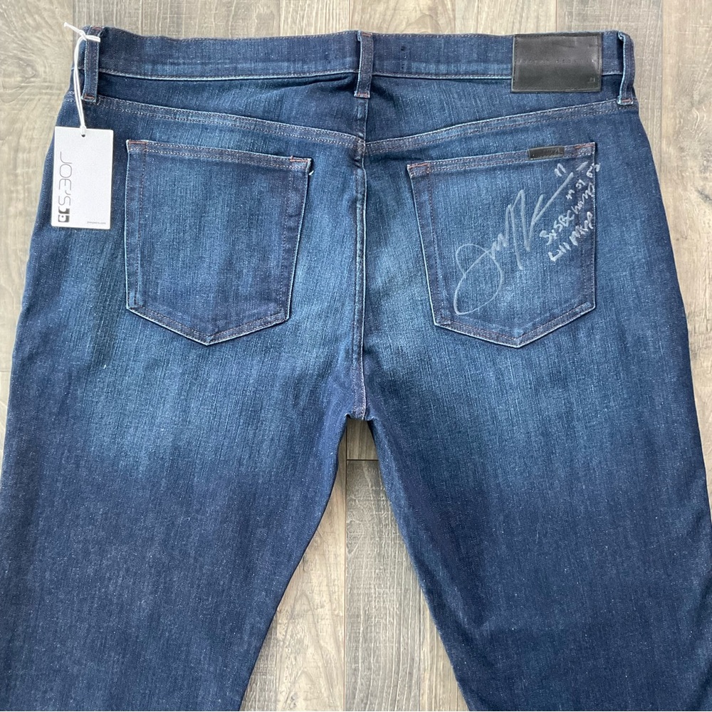 38x34 Julian Edelman Joe's Jeans The Brixton Straight
AUTOGRAPHED
Men’s 38
Blue